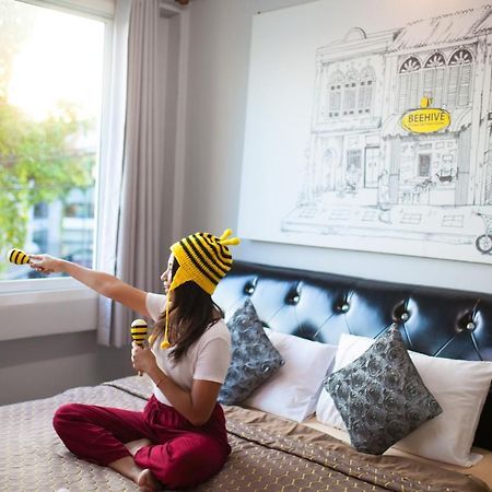 Beehive Phuket Old Town Hostel Bagian luar foto