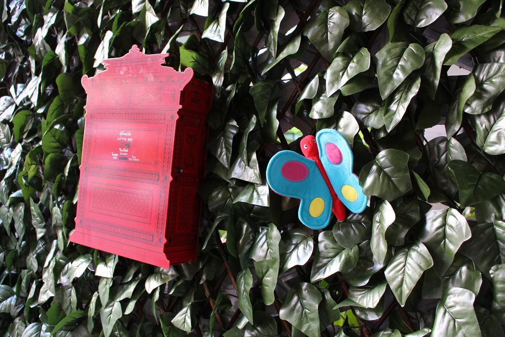 Beehive Phuket Old Town Hostel Bagian luar foto