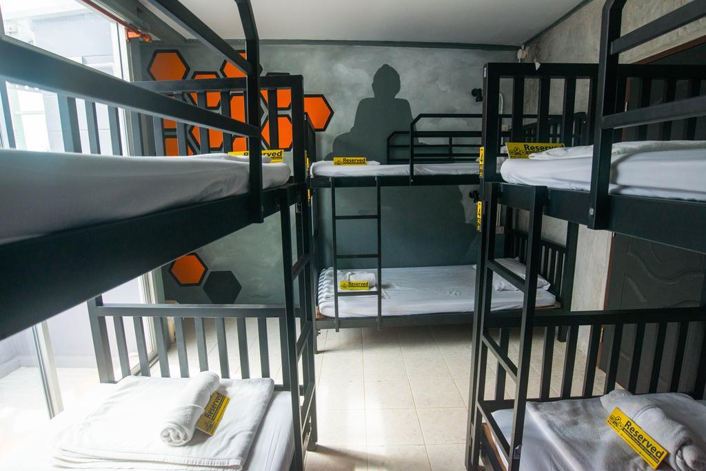 Beehive Phuket Old Town Hostel Bagian luar foto