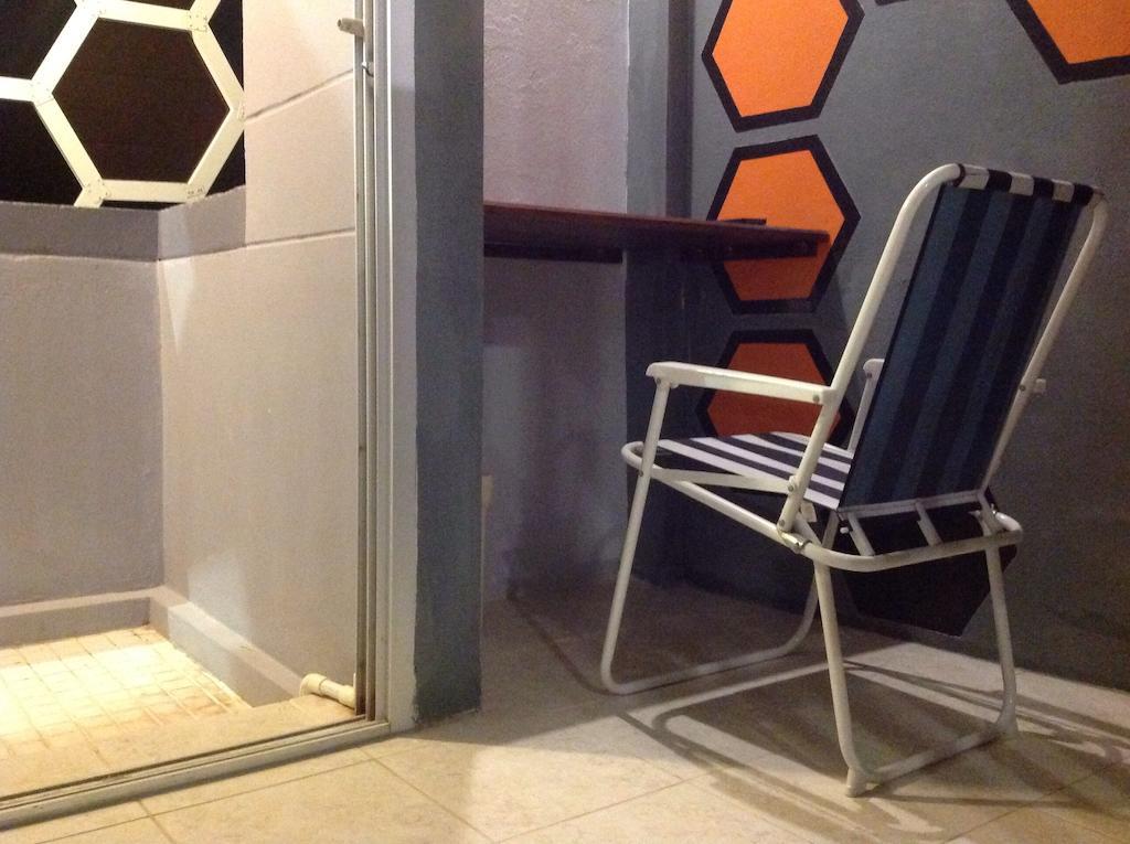 Beehive Phuket Old Town Hostel Bagian luar foto