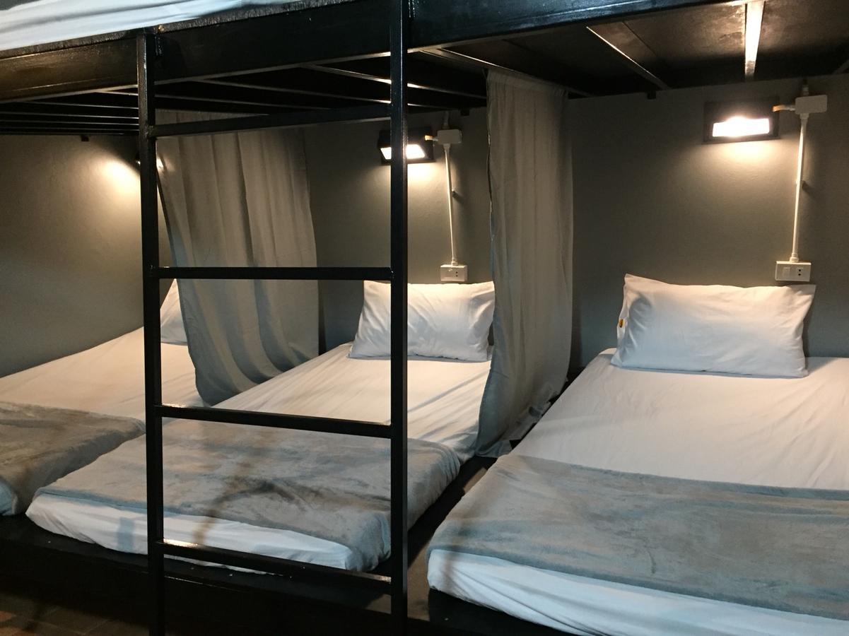 Beehive Phuket Old Town Hostel Bagian luar foto