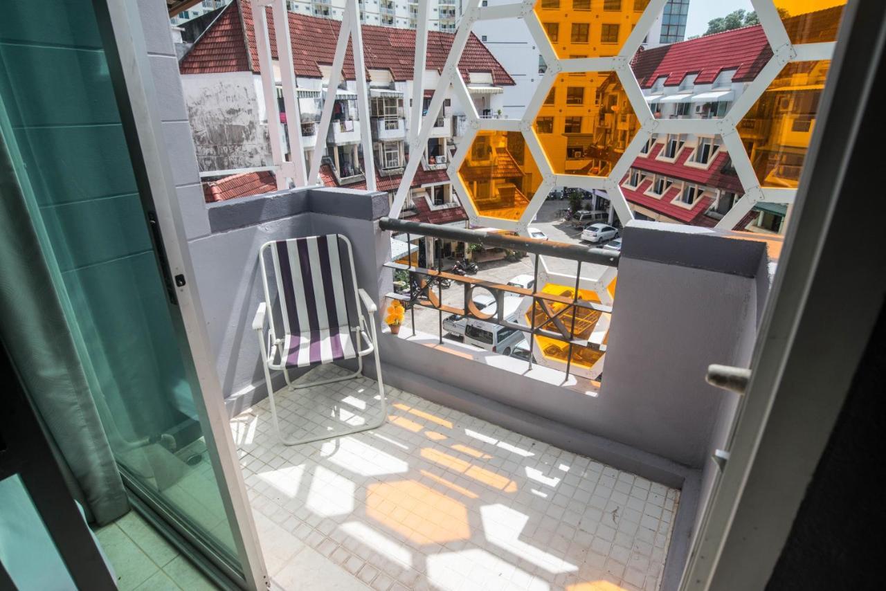 Beehive Phuket Old Town Hostel Bagian luar foto