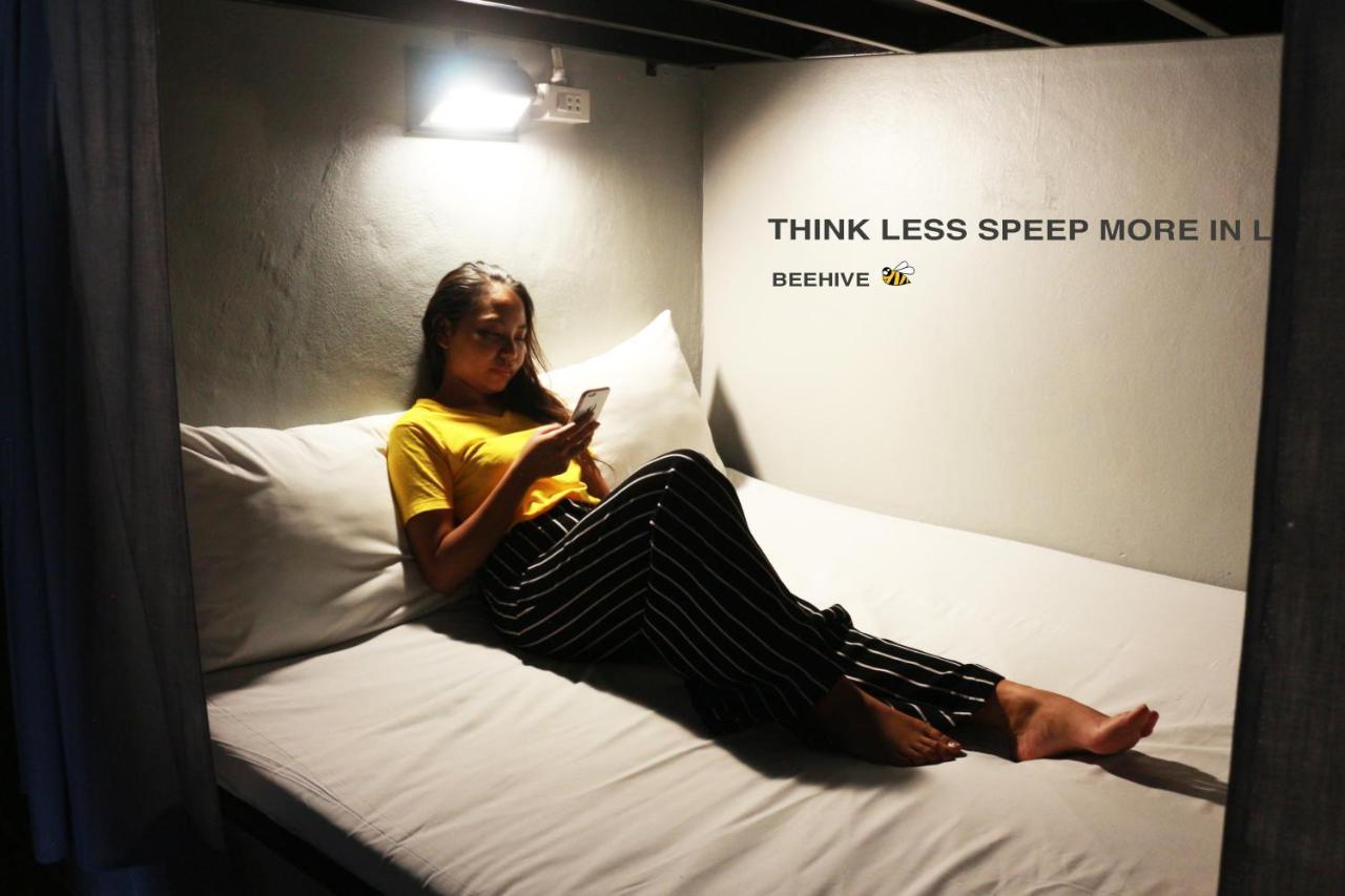 Beehive Phuket Old Town Hostel Bagian luar foto