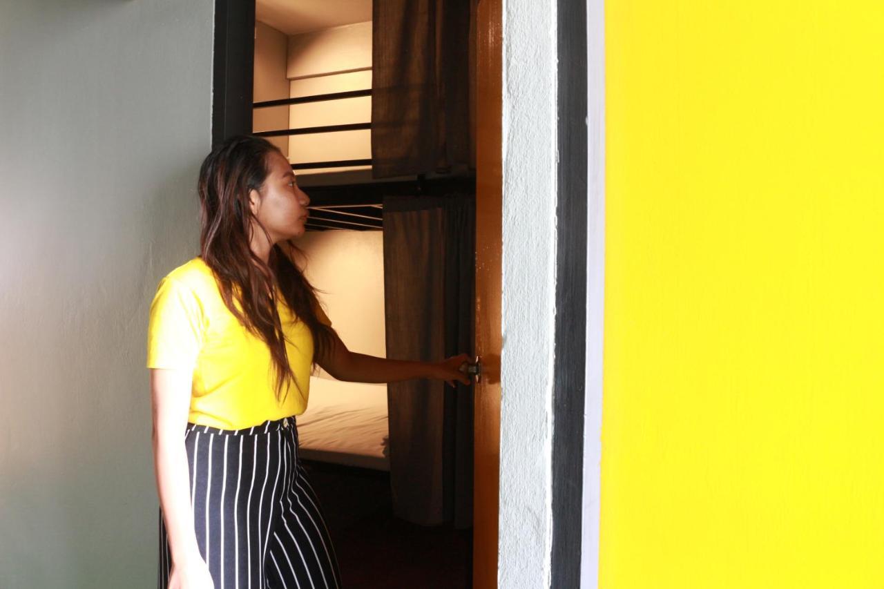 Beehive Phuket Old Town Hostel Bagian luar foto