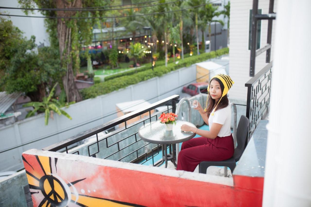 Beehive Phuket Old Town Hostel Bagian luar foto