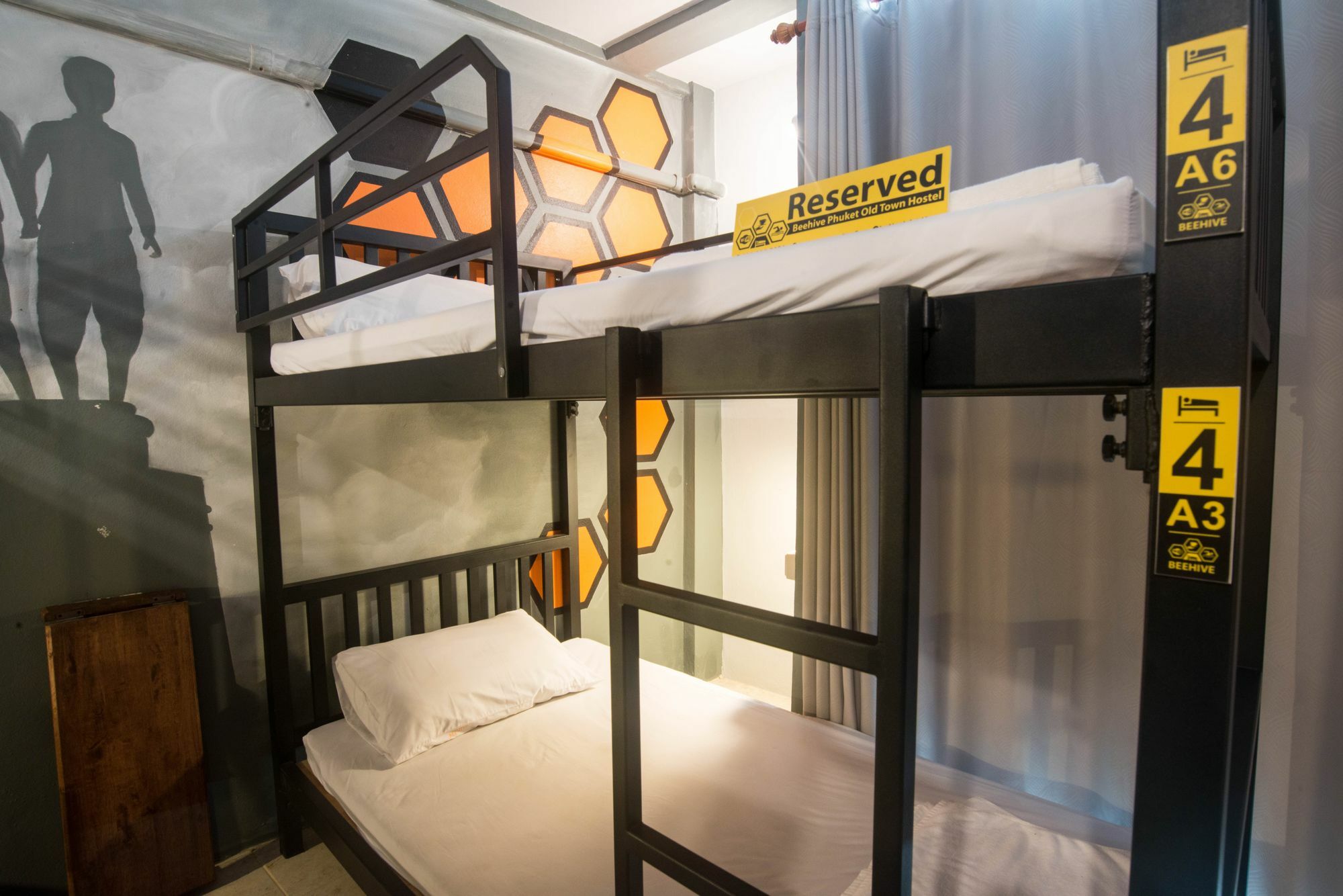 Beehive Phuket Old Town Hostel Bagian luar foto