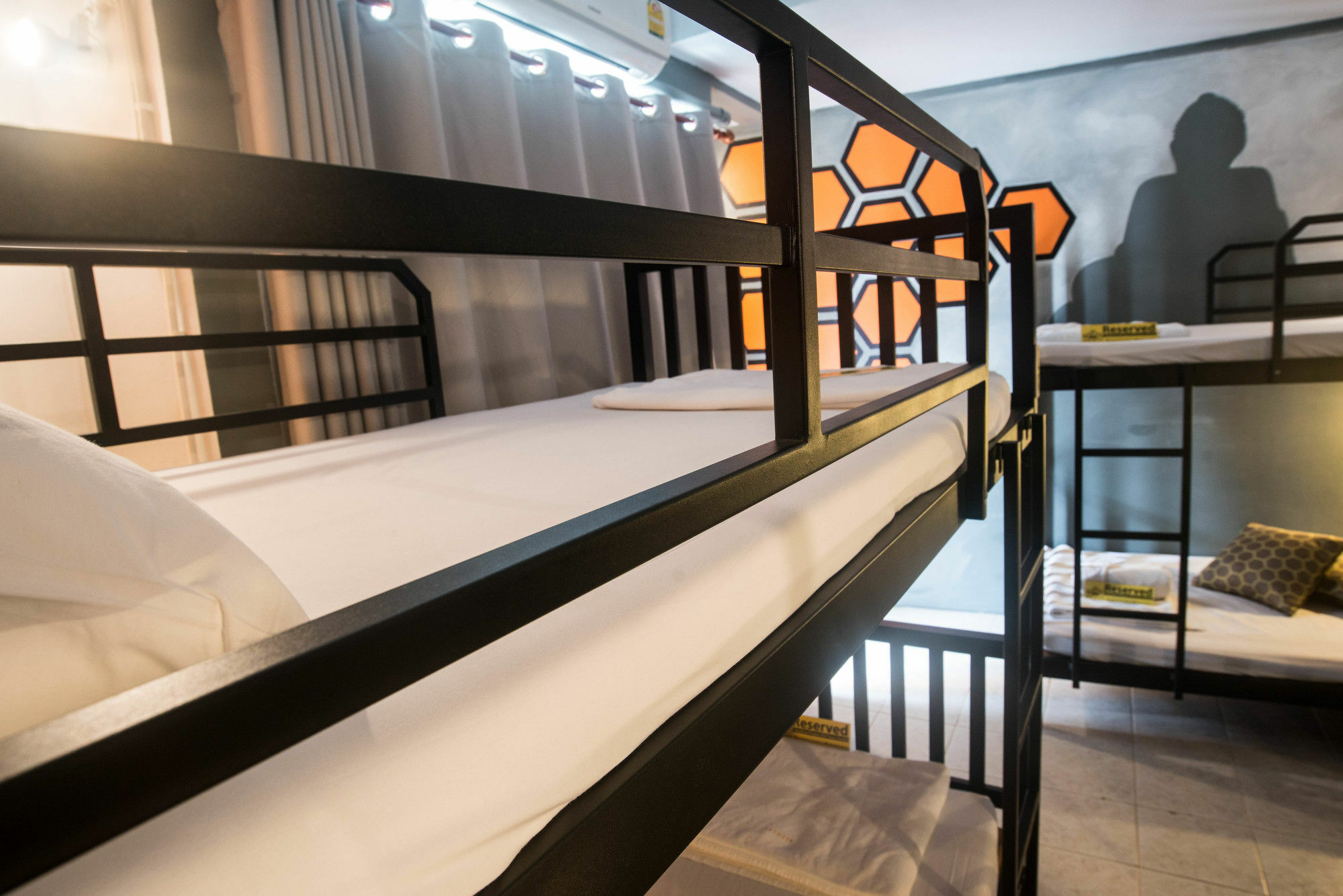 Beehive Phuket Old Town Hostel Bagian luar foto