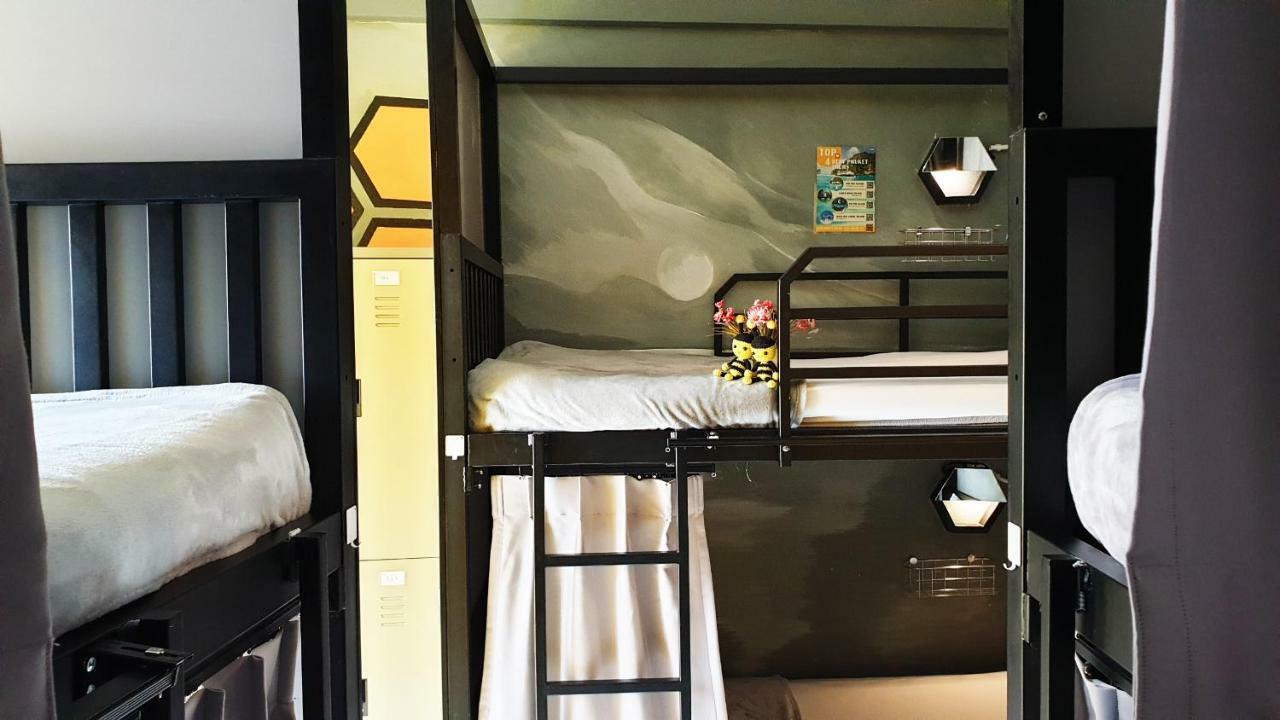 Beehive Phuket Old Town Hostel Bagian luar foto