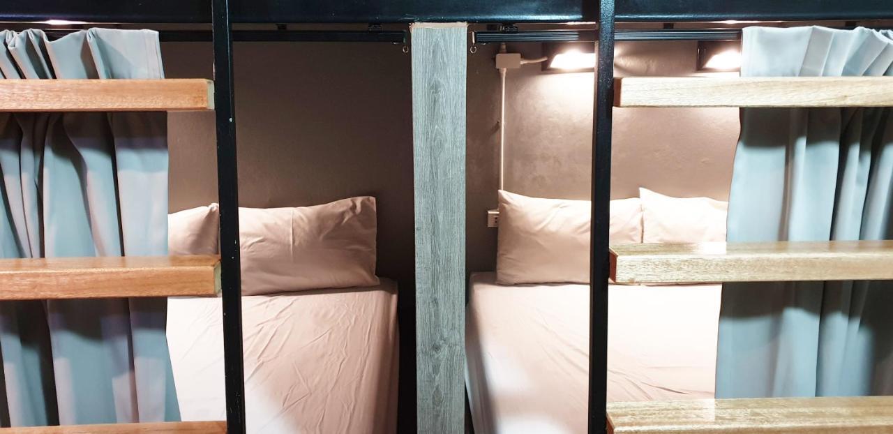 Beehive Phuket Old Town Hostel Bagian luar foto